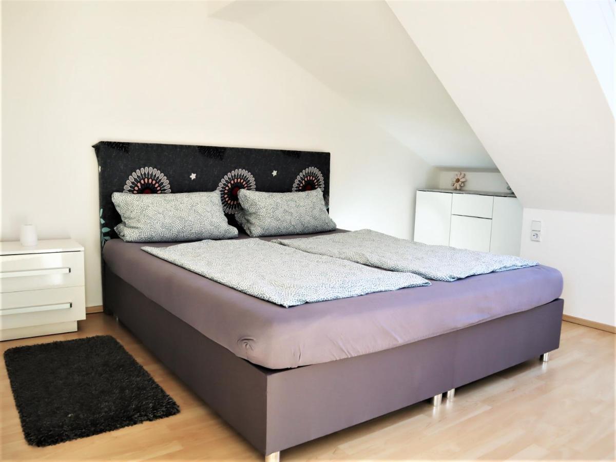 Kuschelige Dachgeschosswohnung Am Clarapark Lipsia Esterno foto