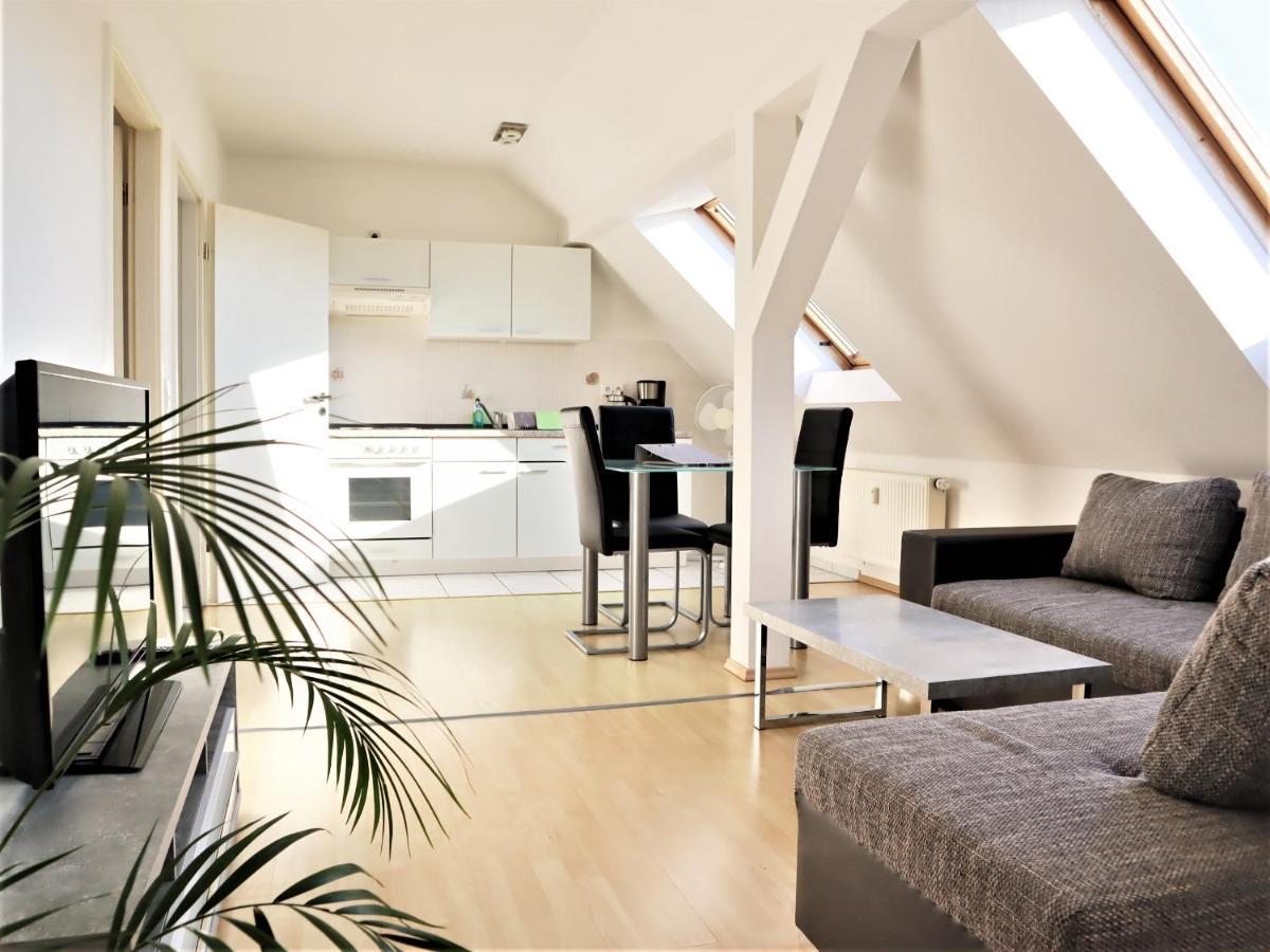 Kuschelige Dachgeschosswohnung Am Clarapark Lipsia Esterno foto