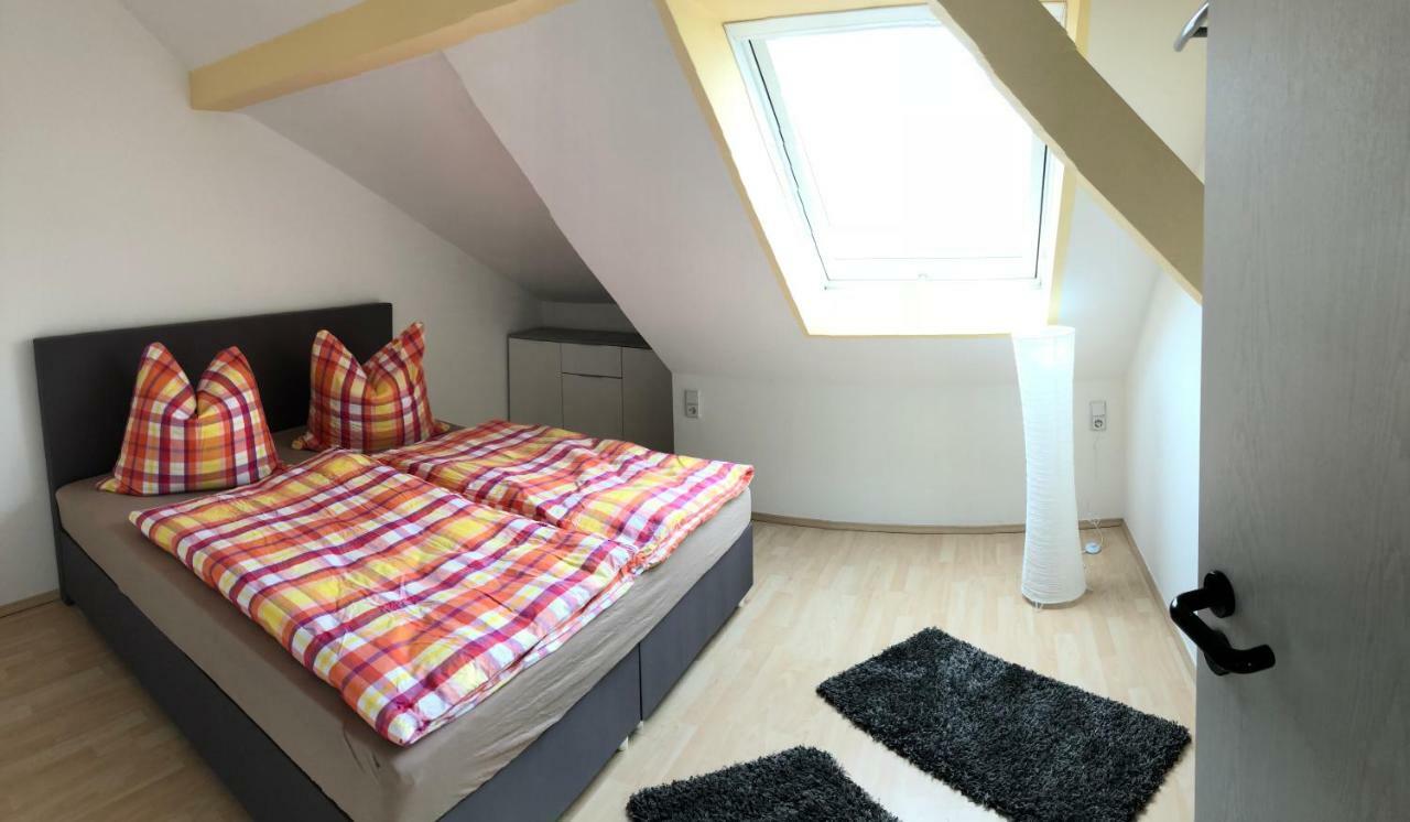 Kuschelige Dachgeschosswohnung Am Clarapark Lipsia Esterno foto